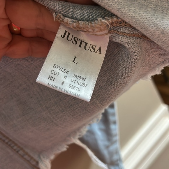 JUSTUSA Cropped Distressed Raw Hem Jean Jacket Size Large - Picture 5 of 10